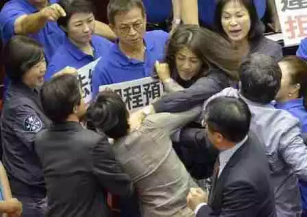 Female Senators Exchange Hot Slaps On Live TV In Taiwan (Video)